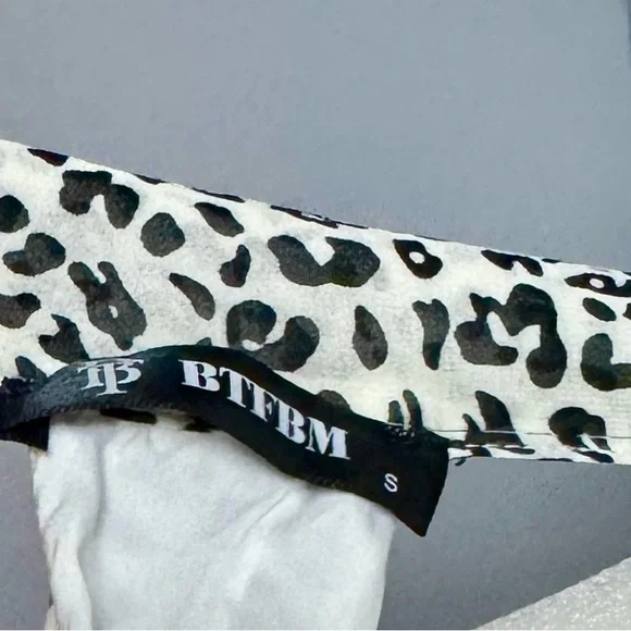 Elegant Black and White Leopard Print Dress - Picture 4 of 4